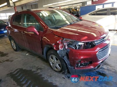 Czwarte zdjęcie samochodu z boku: 2020 CHEVROLET TRAX 1LT VIN:3GNCJLSB1LL253854 - miniatura