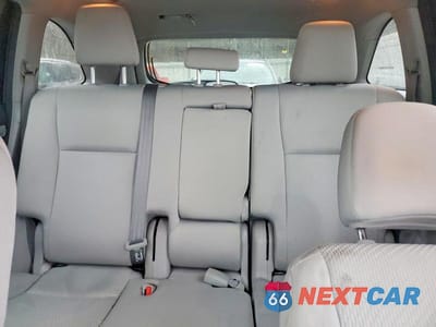 Zdjęcie 10 z 12 samochodu: 2017 TOYOTA HIGHLANDER LE VIN:5TDBZRFH7HS365560 - miniatura