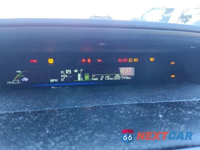 Zdjęcie 9 z 12 samochodu: 2013 TOYOTA PRIUS V VIN:JTDZN3EU6D3207955 - miniatura
