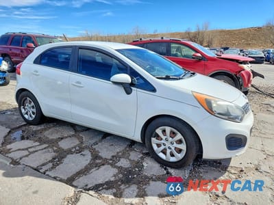 Czwarte zdjęcie samochodu z boku: 2012 KIA RIO 5-DOOR LX VIN:KNADM5A31C6014760 - miniatura