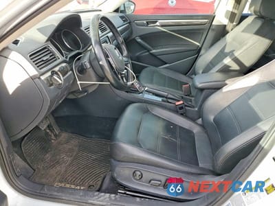 Zdjęcie 7 z 12 samochodu: 2017 VOLKSWAGEN PASSAT SE VIN:1VWBT7A34HC062820 - miniatura