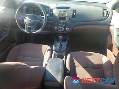 Zdjęcie 8 z 12 samochodu: 2010 KIA FORTE EX VIN:KNAFU4A28A5212071 - miniatura