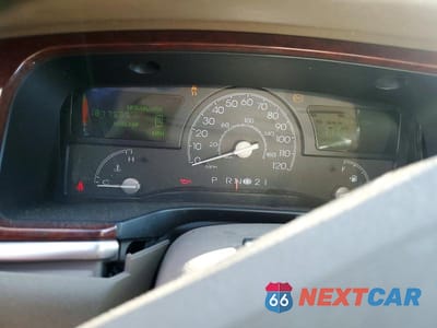 Zdjęcie 9 z 11 samochodu: 1995 LINCOLN TOWN CAR BASE VIN:1LNHM81WX3Y646396 - miniatura