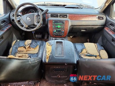 Zdjęcie 8 z 13 samochodu: 2011 CHEVROLET SUBURBAN C1500 LT VIN:1GNSCJE02BR331988 - miniatura
