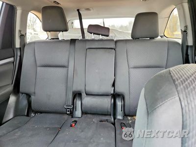 Zdjęcie 10 z 13 samochodu: 2019 TOYOTA HIGHLANDER LE VIN:5TDZARFH9KS043130 - miniatura