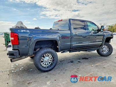 Trzecie zdjęcie samochodu z tyłu: 2018 GMC SIERRA K2500 DENALI VIN:1GT12UEY2JF109434 - miniatura