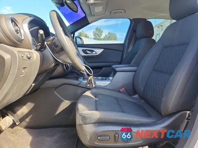 Zdjęcie 7 z 12 samochodu: 2021 CHEVROLET BLAZER 2LT VIN:3GNKBCRSXMS577438 - miniatura