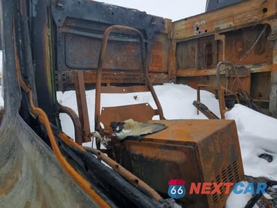 Zdjęcie 6 z 10 samochodu: 2014 VOLVO VNL SEMI TRUCK VIN:4V4NC9EH5EN162222 - miniatura