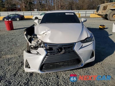 Piąte zdjęcie samochodu w środku: 2018 LEXUS IS 300 VIN:JTHBA1D24J5081675 - miniatura