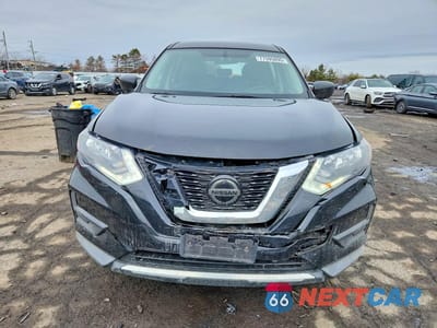 Piąte zdjęcie samochodu w środku: 2018 NISSAN ROGUE S VIN:KNMAT2MV6JP581767 - miniatura