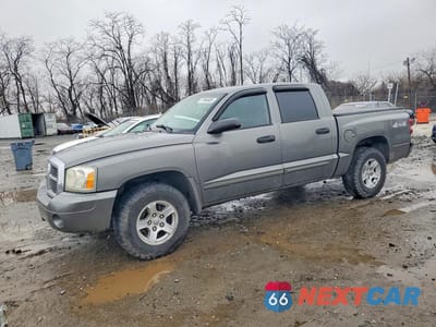 2005 DODGE DAKOTA QUAD SLT 1D7HW48N65S338528 - główne zdjęcie licytacji z USA - miniatura