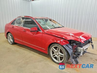 Czwarte zdjęcie samochodu z boku: 2013 MERCEDES-BENZ C 350 VIN:WDDGF5HB8DA848049 - miniatura