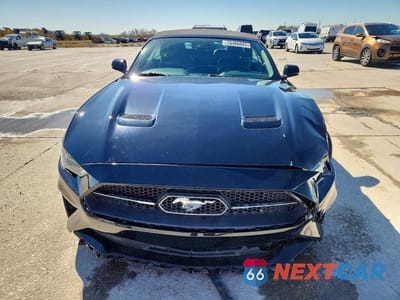 Piąte zdjęcie samochodu w środku: 2020 FORD MUSTANG VIN:1FATP8UH3L5137941 - miniatura