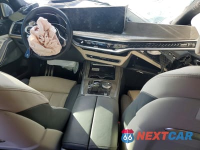 Zdjęcie 8 z 12 samochodu: 2023 BMW X7 M60I VIN:5UX33EM07P9P73371 - miniatura
