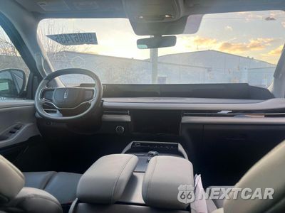 Zdjęcie 8 z 11 samochodu: 2025 LINCOLN NAVIGATOR L RESERVE VIN:5LMJJ3LG9SEL08553 - miniatura