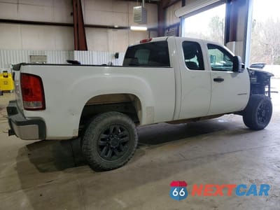 Trzecie zdjęcie samochodu z tyłu: 2011 GMC SIERRA C2500 HEAVY DUTY VIN:1GT21ZCG7BZ104955 - miniatura