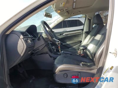 Zdjęcie 7 z 12 samochodu: 2016 VOLKSWAGEN PASSAT SE VIN:1VWBT7A33GC012263 - miniatura