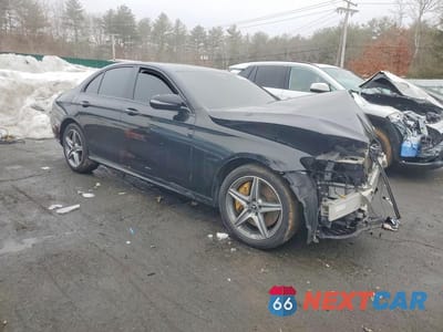 Czwarte zdjęcie samochodu z boku: 2018 MERCEDES-BENZ E 300 4MATIC VIN:WDDZF4KB7JA296616 - miniatura