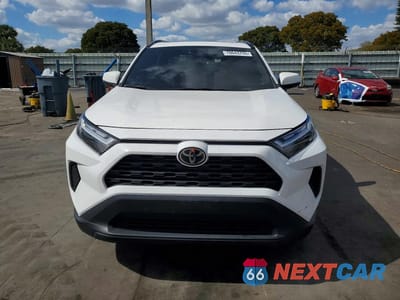 Piąte zdjęcie samochodu w środku: 2024 TOYOTA RAV4 XLE VIN:2T3W1RFV2RW364735 - miniatura