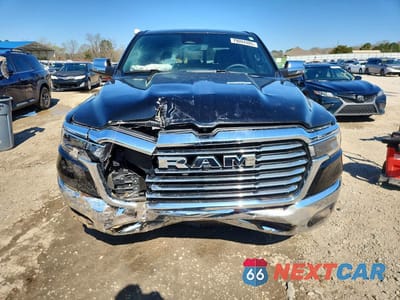 Piąte zdjęcie samochodu w środku: 2025 RAM 1500 LARAMIE VIN:1C6SRFJP0SN772881 - miniatura
