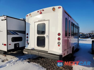 Trzecie zdjęcie samochodu z tyłu: 2025 FORD ECONOLINE E450 SUPER DUTY CUTAWAY VAN VIN:1FDFE4FN8SDD03525 - miniatura