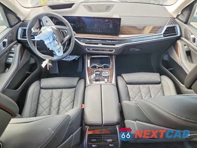 Zdjęcie 8 z 14 samochodu: 2025 BMW X7 XDRIVE40I VIN:5UX23EM07S9Z37299 - miniatura