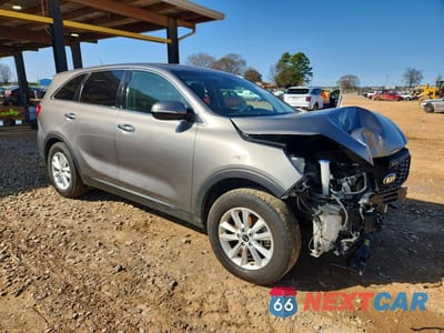 Czwarte zdjęcie samochodu z boku: 2019 KIA SORENTO L VIN:5XYPG4A31KG550749 - miniatura