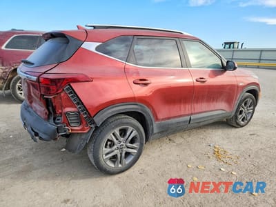 Trzecie zdjęcie samochodu z tyłu: 2023 KIA SELTOS S VIN:KNDEUCAA2P7367180 - miniatura