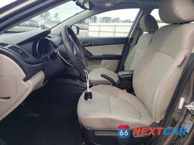 Zdjęcie 7 z 12 samochodu: 2011 KIA FORTE EX VIN:KNAFU5A23B5410824 - miniatura