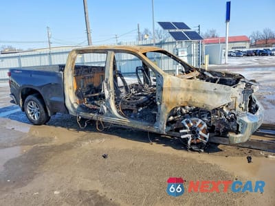 Czwarte zdjęcie samochodu z boku: 2021 CHEVROLET SILVERADO K1500 LT VIN:1GCUYDED7MZ279316 - miniatura