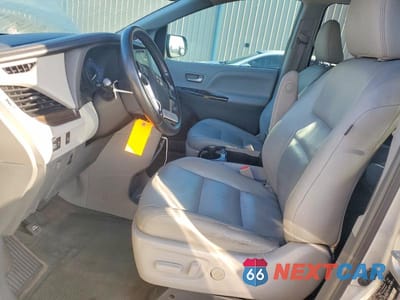 Zdjęcie 7 z 13 samochodu: 2015 TOYOTA SIENNA XLE 8-PASSENGER VIN:5TDYK3DCXFS532445 - miniatura