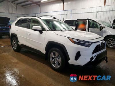 Czwarte zdjęcie samochodu z boku: 2025 TOYOTA RAV4 LE VIN:JTMMWRFV9SD325023 - miniatura