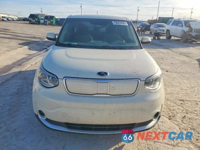 Piąte zdjęcie samochodu w środku: 2017 KIA SOUL EV BASE VIN:KNDJP3AE5H7023014 - miniatura