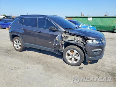 Czwarte zdjęcie samochodu z boku: 2018 JEEP COMPASS LATITUDE VIN:3C4NJDBB0JT145553 - miniatura