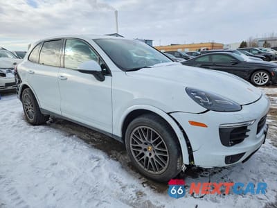 Czwarte zdjęcie samochodu z boku: 2017 PORSCHE CAYENNE VIN:WP1AA2A25HKA90144 - miniatura