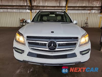 Piąte zdjęcie samochodu w środku: 2015 MERCEDES-BENZ GL 350 BLUETEC VIN:4JGDF2EE3FA495244 - miniatura