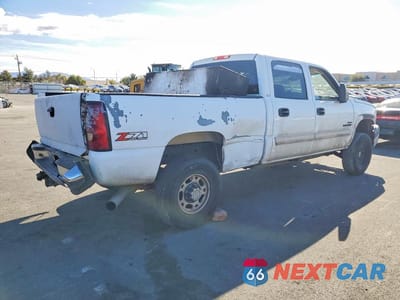 Trzecie zdjęcie samochodu z tyłu: 2006 CHEVROLET SILVERADO K2500 HEAVY DUTY VIN:1GCHK23DX6F224521 - miniatura