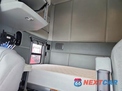 Zdjęcie 6 z 10 samochodu: 2019 KENWORTH T680 SEMI TRUCK VIN:1XKYDP9X4KJ223062 - miniatura