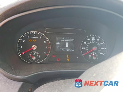 Zdjęcie 9 z 12 samochodu: 2016 KIA SORENTO LX VIN:5XYPGDA50GG006882 - miniatura