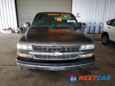 Piąte zdjęcie samochodu w środku: 2001 CHEVROLET SILVERADO VIN:2GCEC19V611135541 - miniatura
