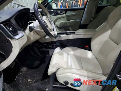 Zdjęcie 7 z 12 samochodu: 2019 VOLVO XC60 T5 VIN:LYV102RK8KB187126 - miniatura