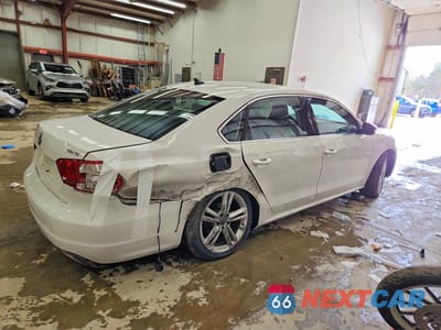 Trzecie zdjęcie samochodu z tyłu: 2015 VOLKSWAGEN PASSAT SE VIN:1VWBV7A38FC021128 - miniatura