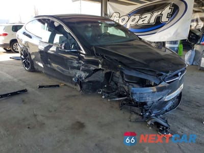 Czwarte zdjęcie samochodu z boku: 2017 TESLA MODEL X VIN:5YJXCDE25HF051529 - miniatura