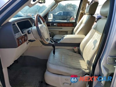 Zdjęcie 7 z 13 samochodu: 2004 LINCOLN NAVIGATOR VIN:5LMFU28R34LJ15220 - miniatura