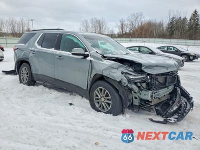 Czwarte zdjęcie samochodu z boku: 2023 CHEVROLET TRAVERSE LT VIN:1GNEVGKW5PJ169458 - miniatura