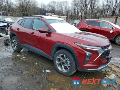 Czwarte zdjęcie samochodu z boku: 2025 CHEVROLET TRAX 1LT VIN:KL77LHEP1SC233264 - miniatura