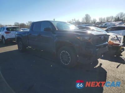 Czwarte zdjęcie samochodu z boku: 2024 TOYOTA TACOMA DOUBLE CAB VIN:3TMLB5JN0RM049045 - miniatura