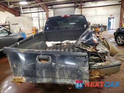 Zdjęcie 6 z 13 samochodu: 2003 GMC NEW SIERRA K1500 VIN:1GTEK14T93Z101354 - miniatura