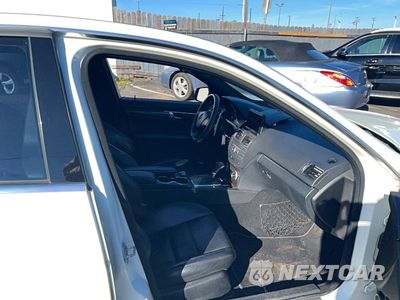 Piąte zdjęcie samochodu w środku: 2011 MERCEDES-BENZ C 63 AMG VIN:WDDGF7HB8BF541380 - miniatura