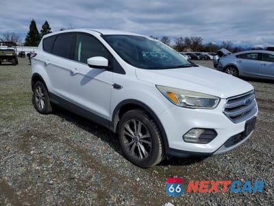 Czwarte zdjęcie samochodu z boku: 2017 FORD ESCAPE SE VIN:1FMCU9GD7HUC28463 - miniatura